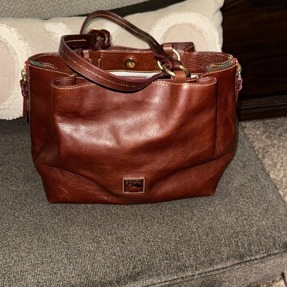 Dooney & Bourke Florentine Large Zip Barlow - Chestnut